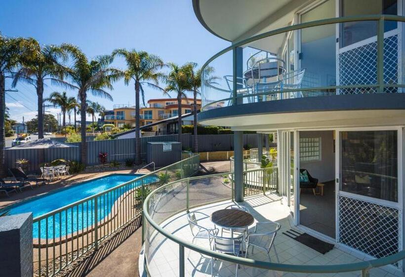 דירת שני חדרים, The Palms Apartments