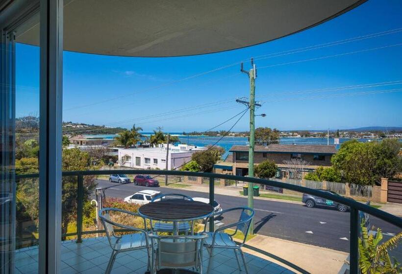 דירת שני חדרים, The Palms Apartments