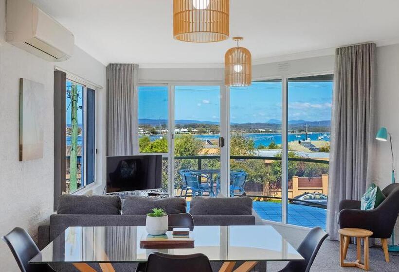 דירת שני חדרים, The Palms Apartments