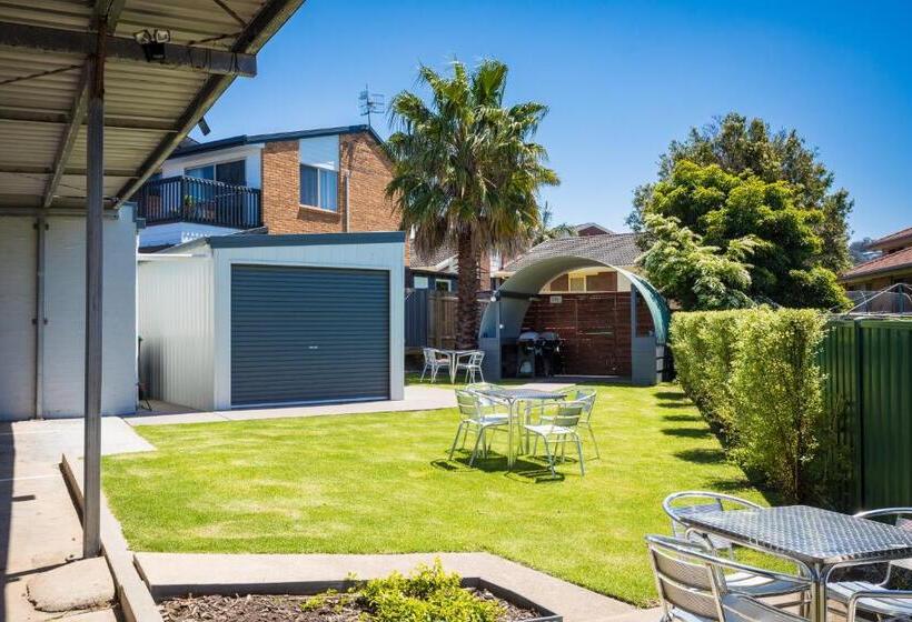 דירת שני חדרים, The Palms Apartments