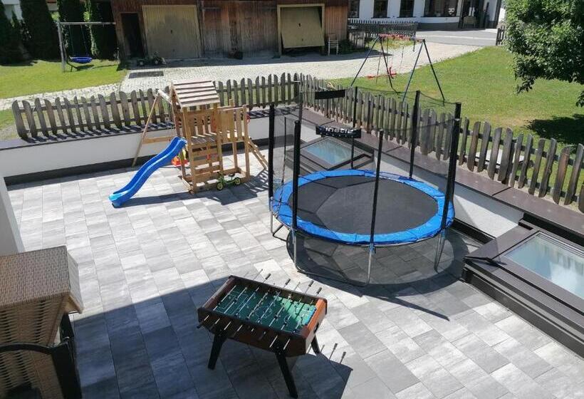 标准工作室, Apart Hotel Ideal