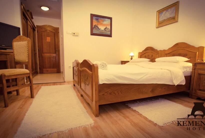 اتاق سوپریور, Kemencés Csárda és Panzió