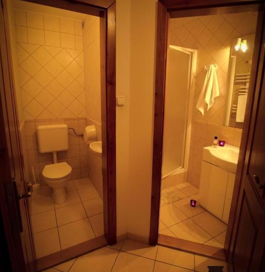 اتاق سوپریور, Kemencés Csárda és Panzió