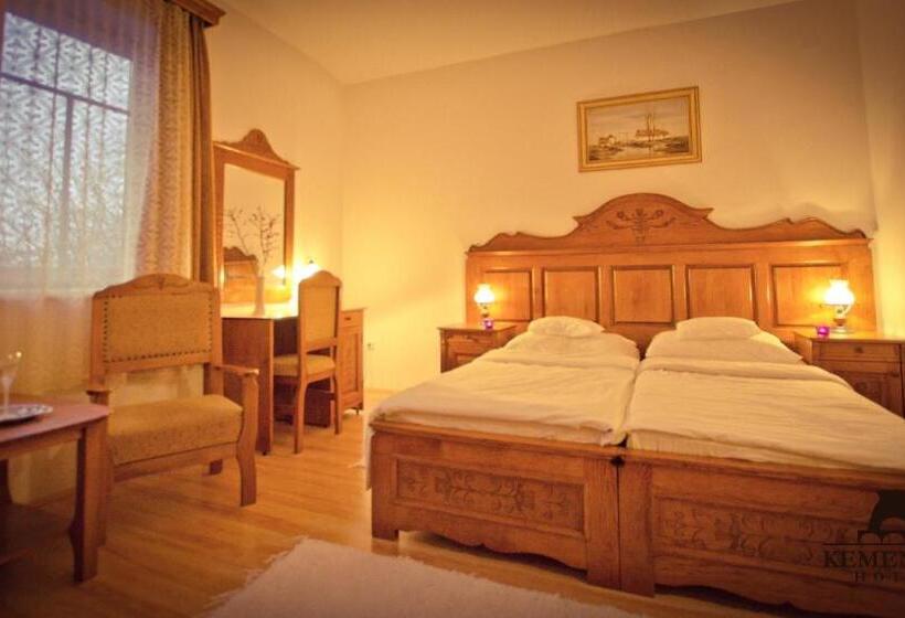 اتاق سوپریور, Kemencés Csárda és Panzió
