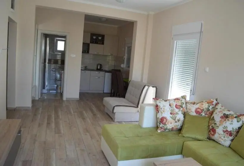 استودیوی استاندارد, Apartments Mm