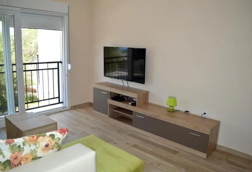 استودیوی استاندارد, Apartments Mm