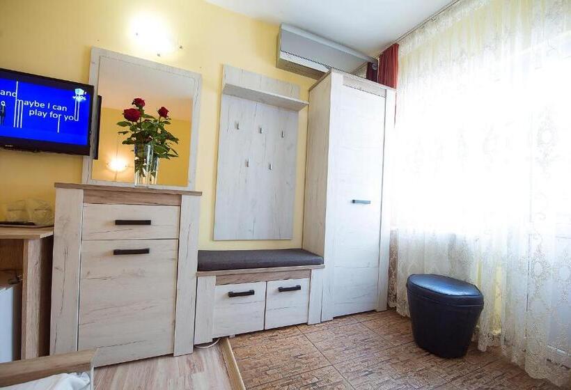 חדר סטנדרט עם מרפסת, Complex Alutus  Camere De Inchiriat