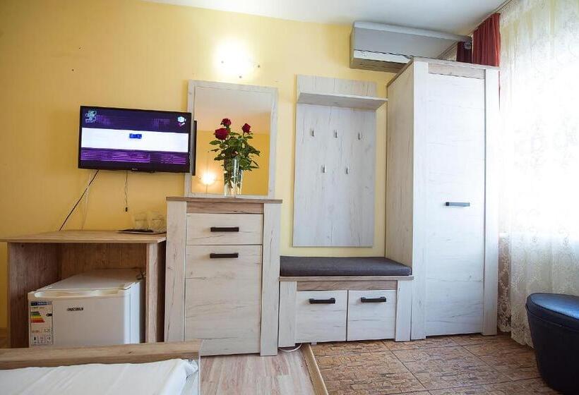 חדר סטנדרט עם מרפסת, Complex Alutus  Camere De Inchiriat