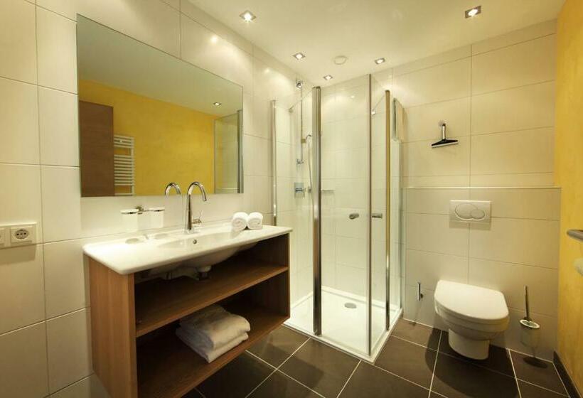 直达温泉标准间, Die Dorfvilla