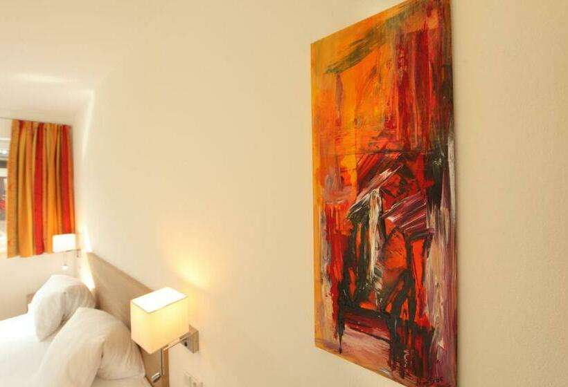 直达温泉标准间, Die Dorfvilla