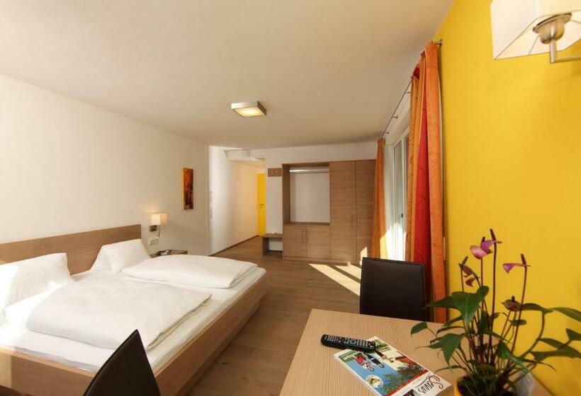 直达温泉标准间, Die Dorfvilla