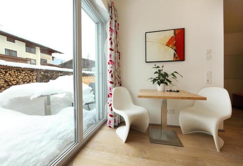 家庭套房, Die Dorfvilla