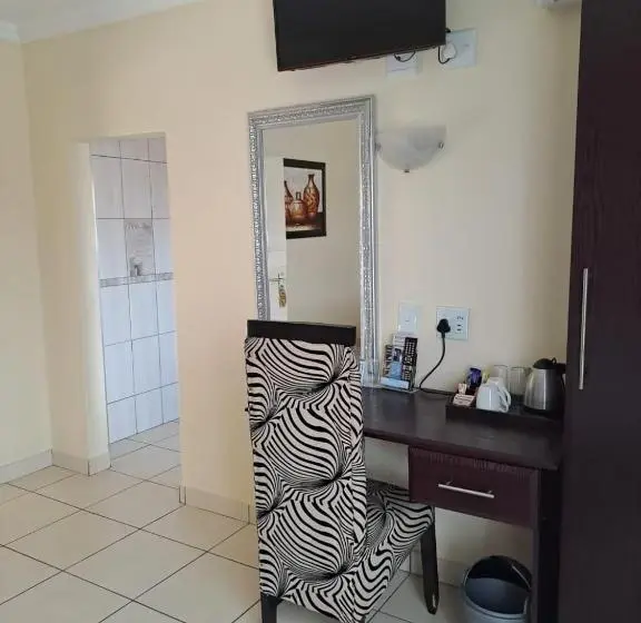 اتاق لوکس با تخت بزرگ, Ecotel Or Tambo Airport