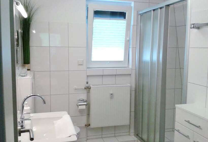 1 Bedroom Apartment River View, Haus Erholung