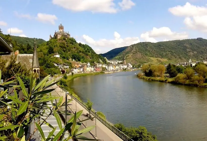 1 Bedroom Apartment River View, Haus Erholung