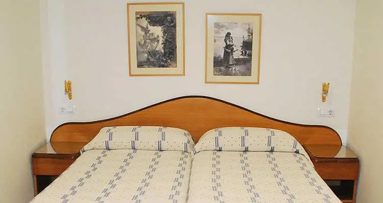 スタンダードルーム, Hostal La Barretina