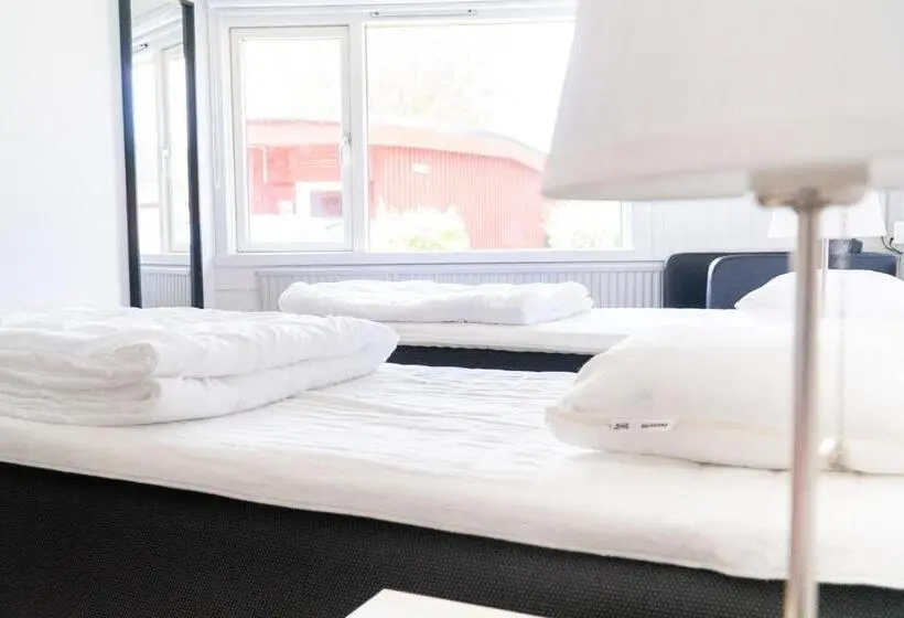 スタンダードトリプルルーム, Karlskoga Folkhögskola Vandrarhem Udden