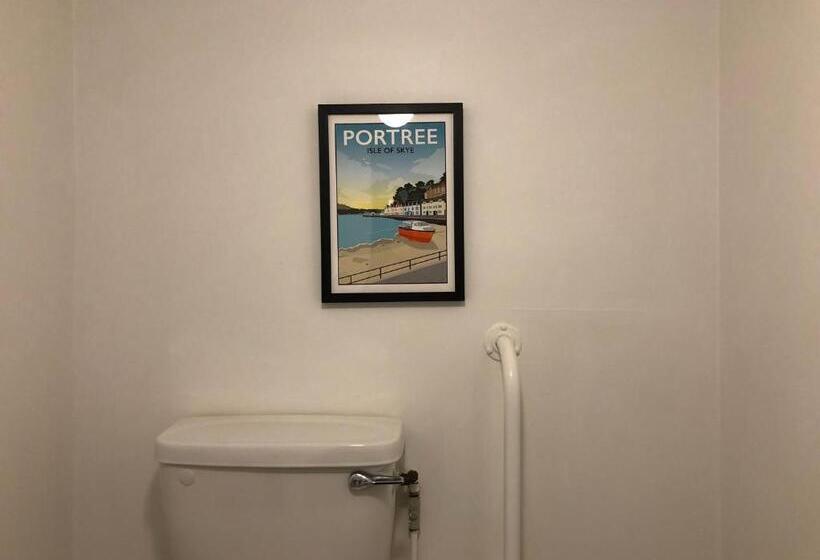 غرفة قياسية ثلاثية, Tigh Na Cheo