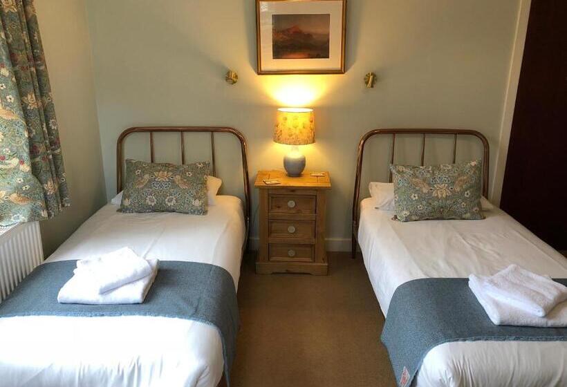 غرفة قياسية ثلاثية, Tigh Na Cheo