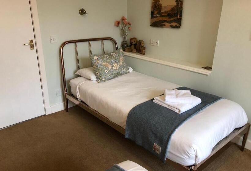 غرفة قياسية ثلاثية, Tigh Na Cheo