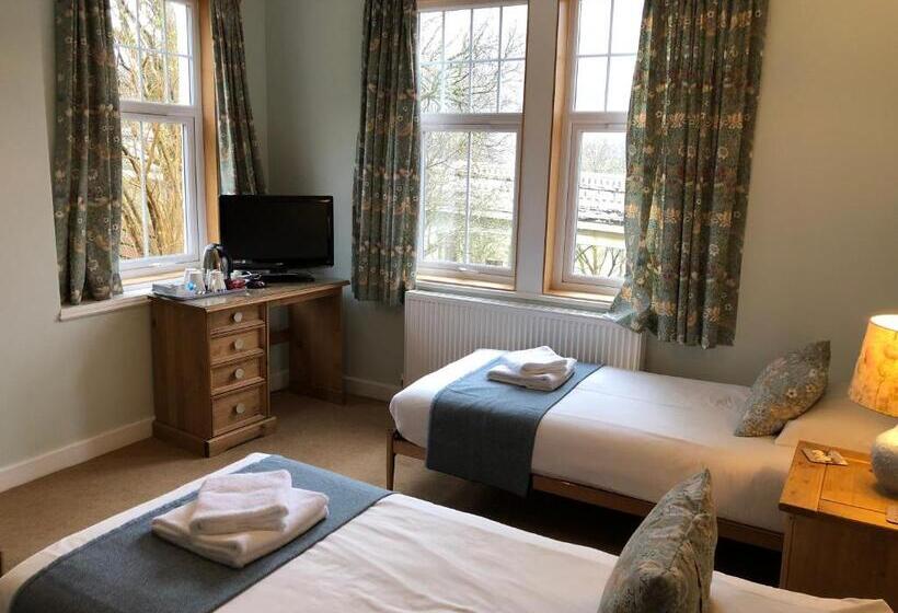 غرفة قياسية ثلاثية, Tigh Na Cheo