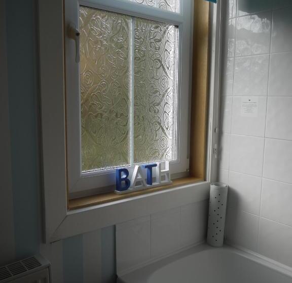 غرفة أساسية, Tigh Na Cheo