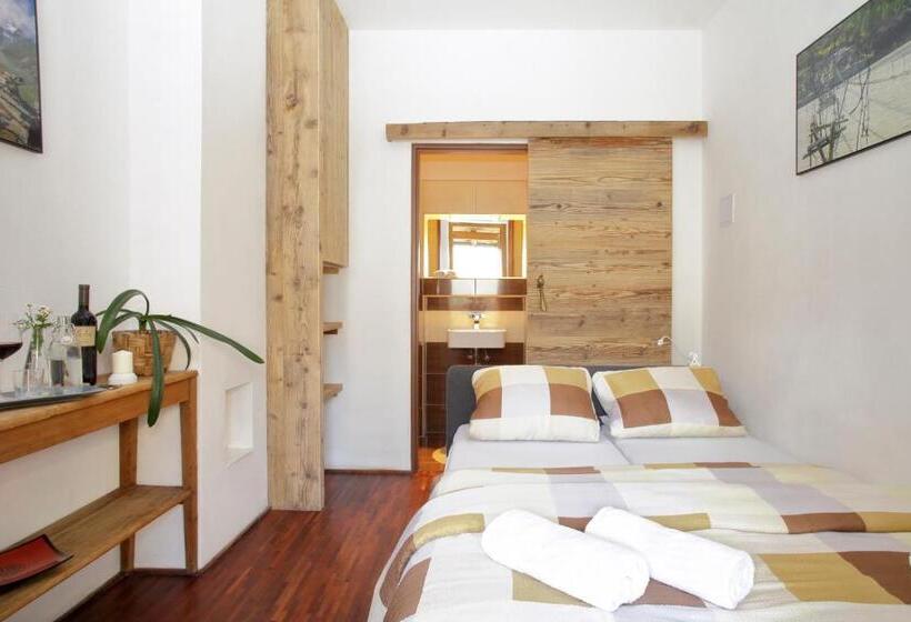 חדר בסיסי, Pension Sebastian