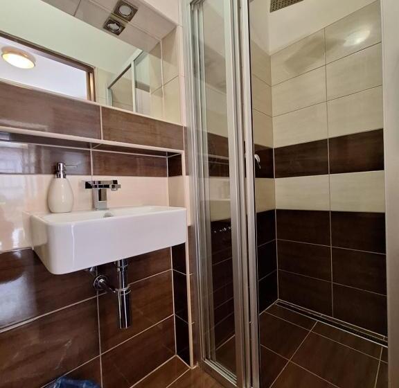 חדר בסיסי, Pension Sebastian