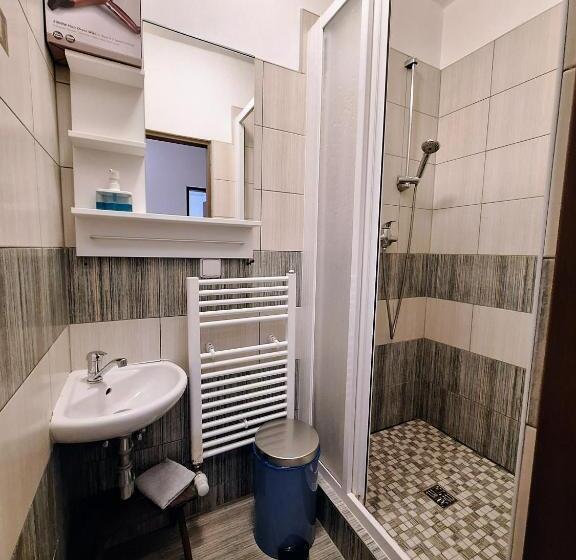 اتاق اکونومی, Pension Sebastian