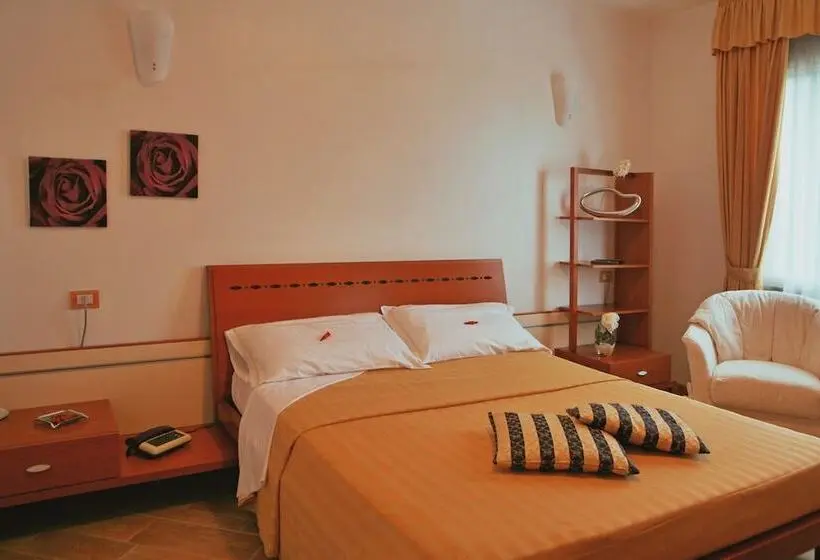 デラックススタジオ, Recostano Residence