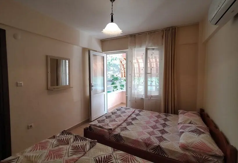 スタンダード４人部屋, Berk Apart