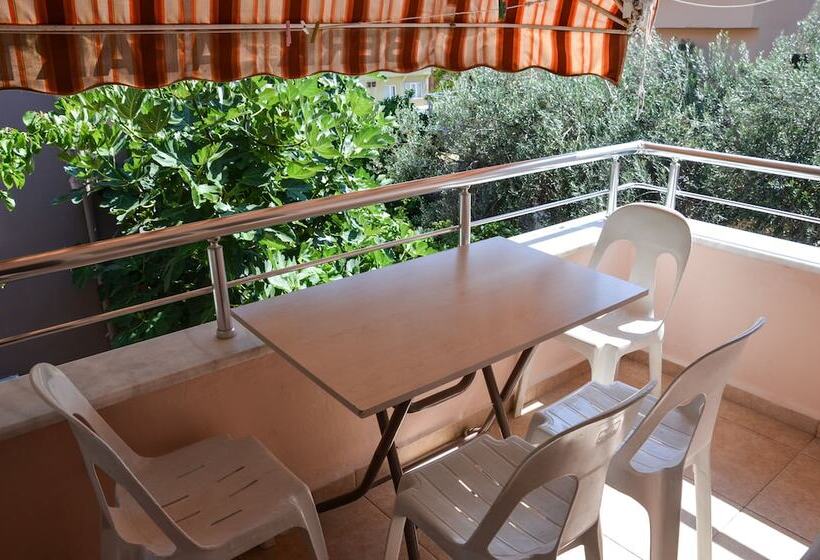 Четырехместный Номер Стандарт, Berk Apart