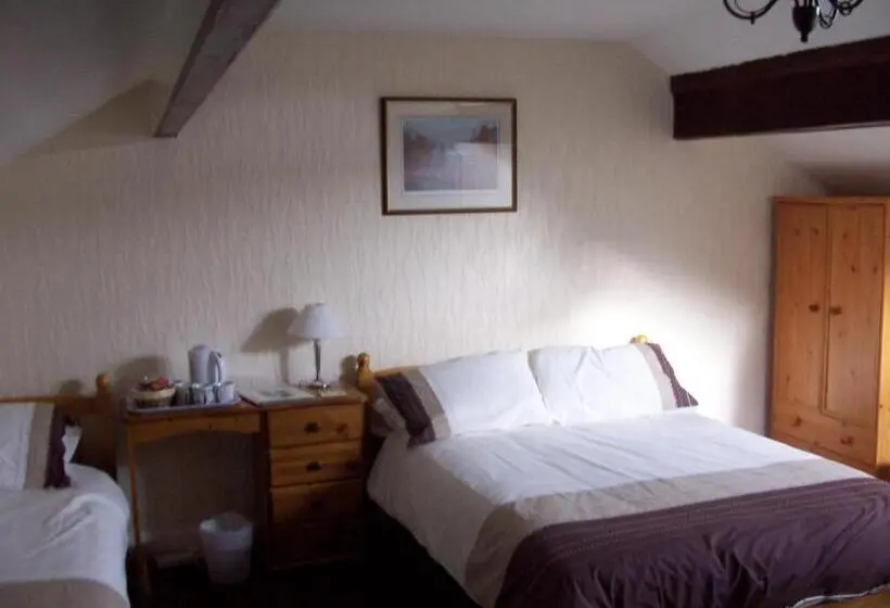Perhehuone, Denecrest Guest House