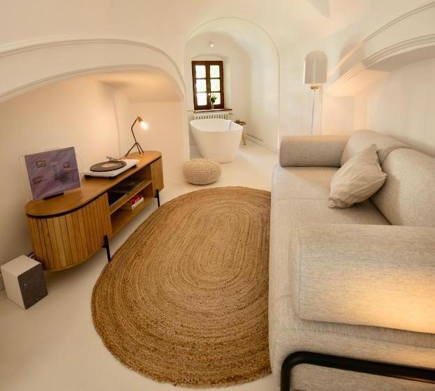 חדר סטודיו סטנדרד, Kaple Svaté Markéty