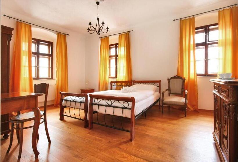 اتاق استاندارد سه نفره, Royal Pension