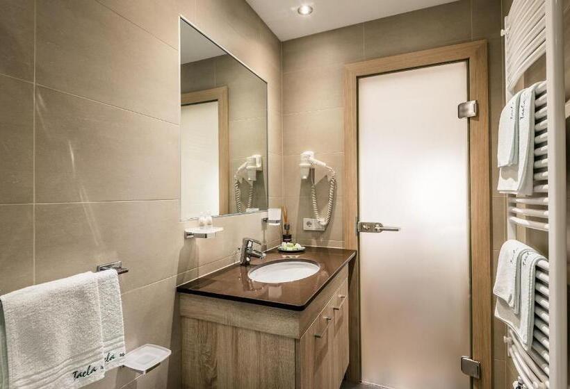 استودیوی استاندارد, Taela Apartments