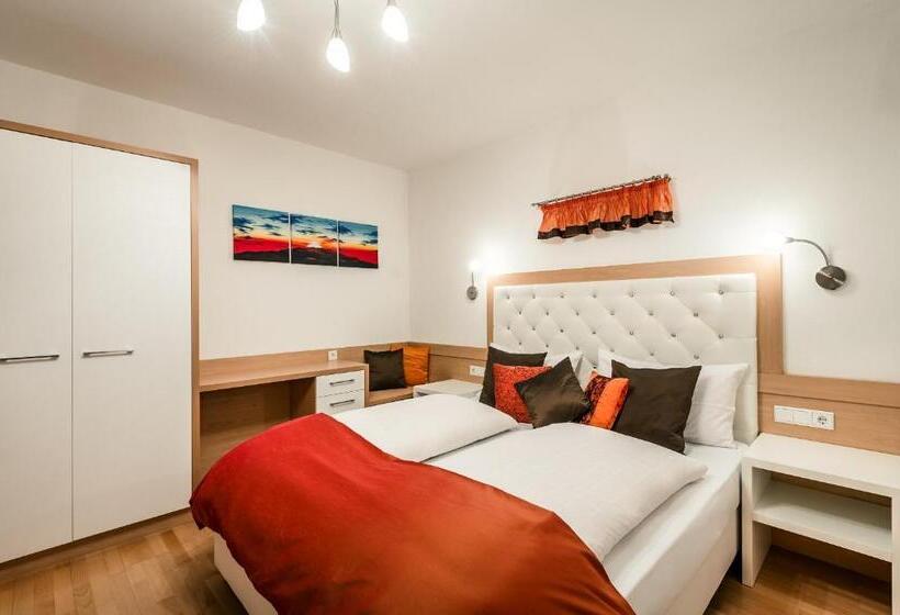 استودیوی استاندارد, Taela Apartments