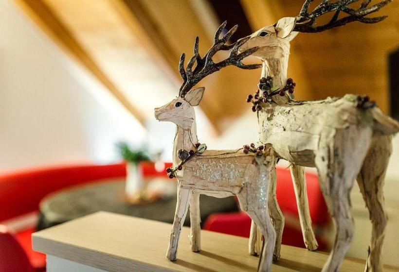 استودیوی استاندارد, Taela Apartments