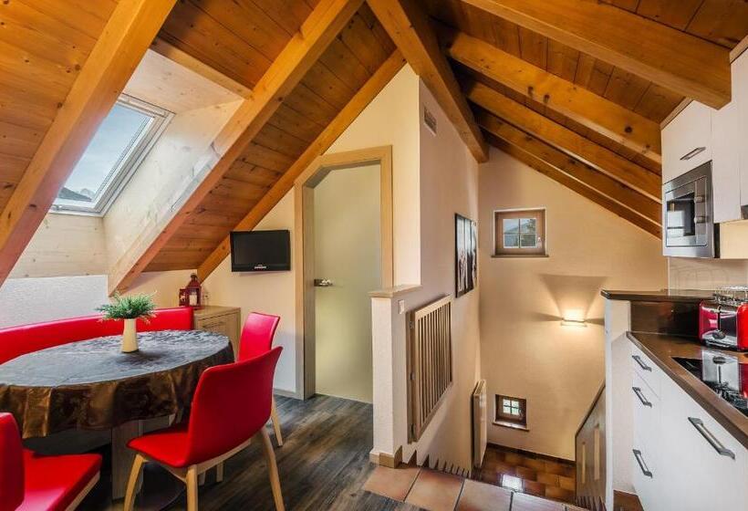 استودیوی استاندارد, Taela Apartments