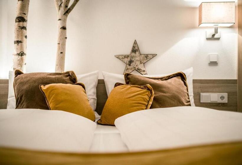 استودیوی استاندارد, Taela Apartments