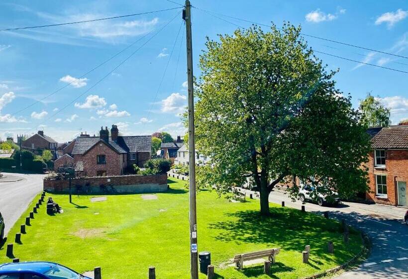 جناح سوبيريور, The Star Inn 1744