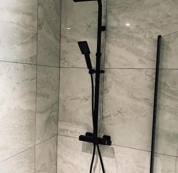 جناح سوبيريور, The Star Inn 1744