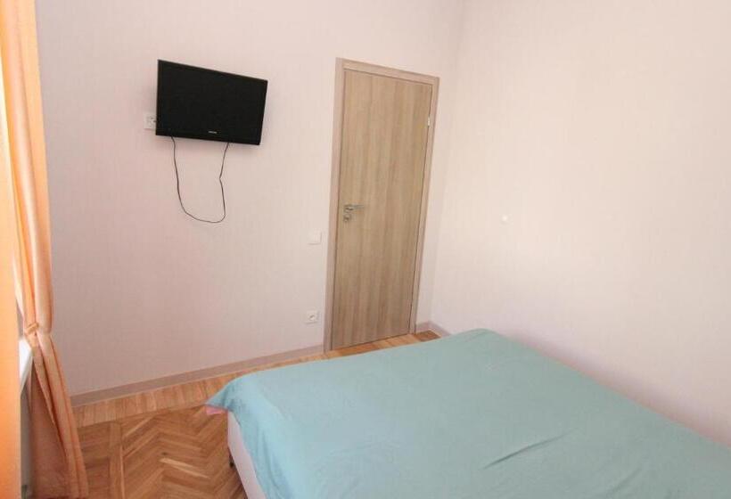 سوییت خانوادگی, Apart Hotel On Preobrajenskaya 24