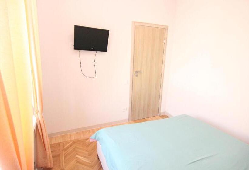 سوییت خانوادگی, Apart Hotel On Preobrajenskaya 24
