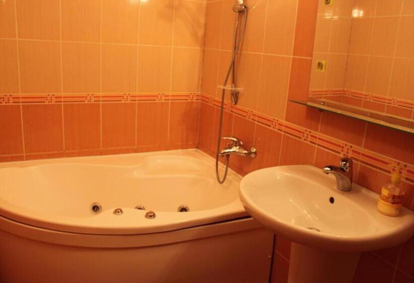 اتاق لوکس چهار تخته, Apart Hotel On Preobrajenskaya 24