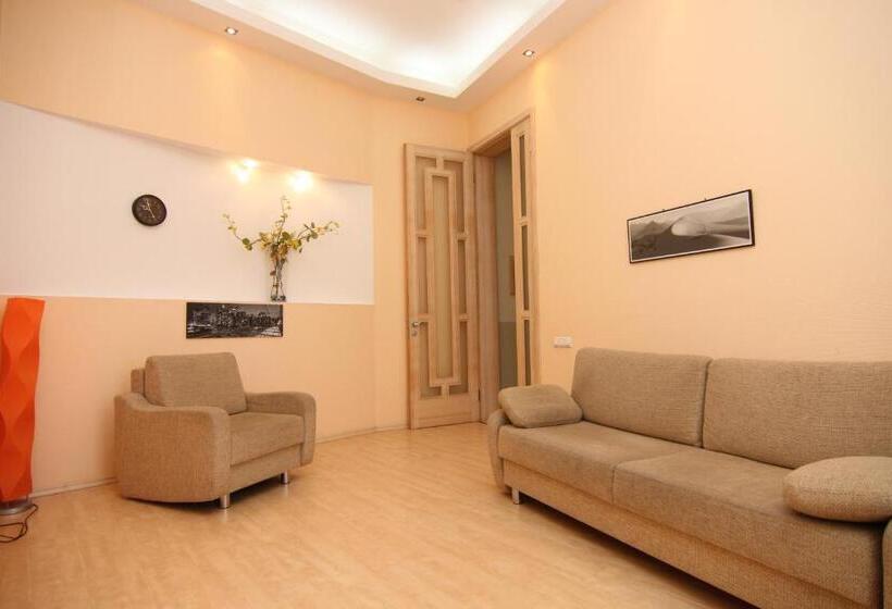 اتاق خانوادگی با چشمانداز دریا, Apart Hotel On Preobrajenskaya 24