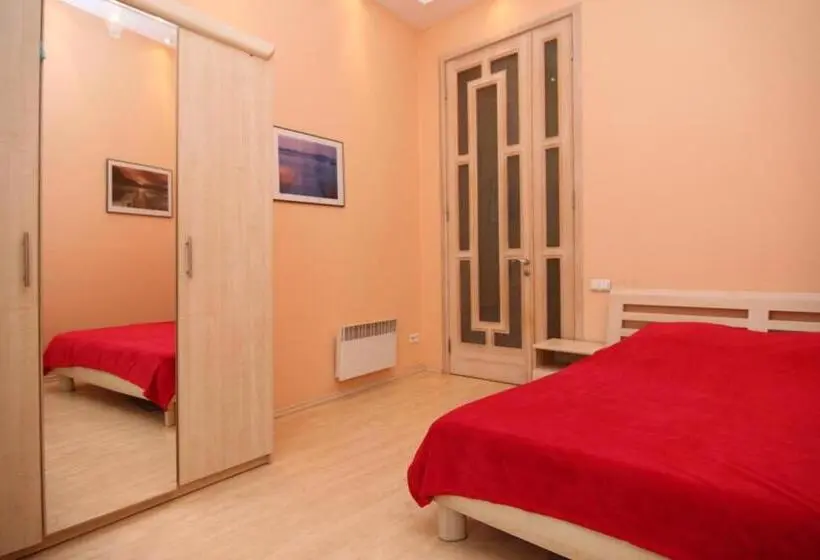 اتاق خانوادگی با چشم‌انداز دریا, Apart Hotel On Preobrajenskaya 24