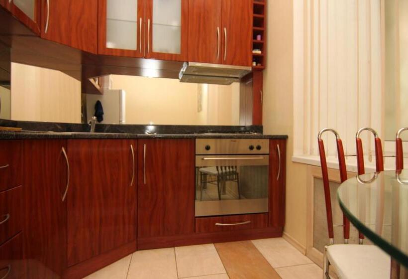 اتاق خانوادگی با چشم‌انداز دریا, Apart Hotel On Preobrajenskaya 24