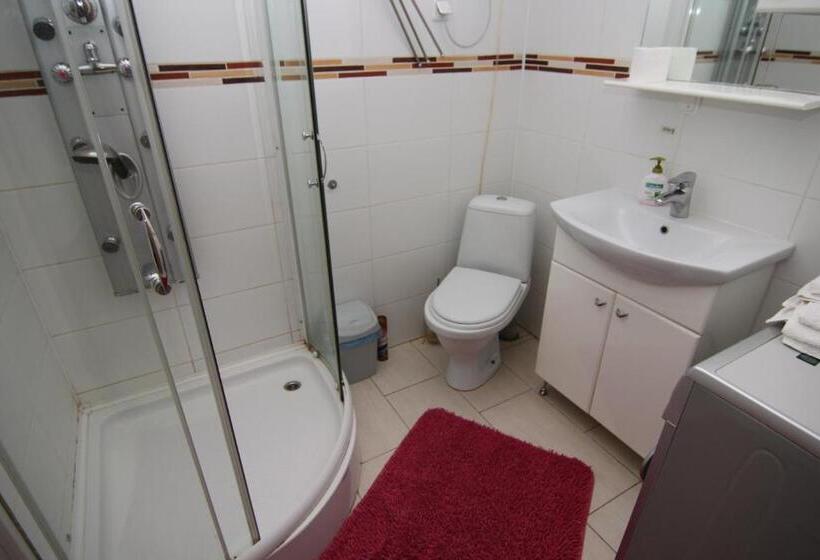 اتاق خانوادگی با چشمانداز دریا, Apart Hotel On Preobrajenskaya 24