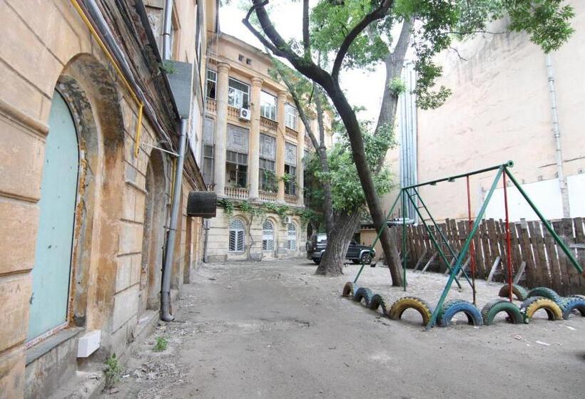 اتاق خانوادگی با چشمانداز دریا, Apart Hotel On Preobrajenskaya 24